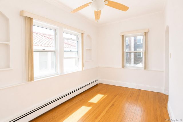 15 W Walnut Street, Long Beach, NY 11561