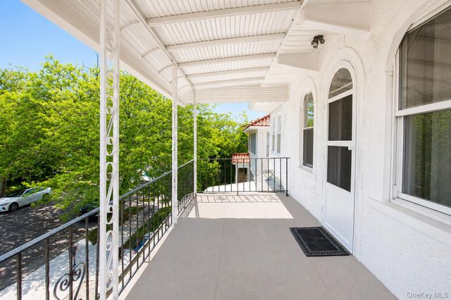 15 W Walnut Street, Long Beach, NY 11561