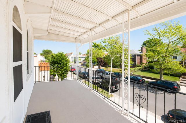 15 W Walnut Street, Long Beach, NY 11561