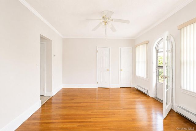 15 W Walnut Street, Long Beach, NY 11561