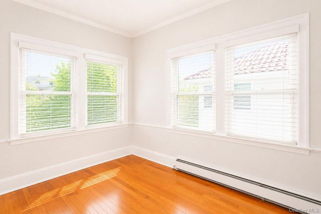 15 W Walnut Street, Long Beach, NY 11561
