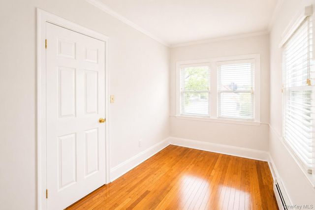 15 W Walnut Street, Long Beach, NY 11561