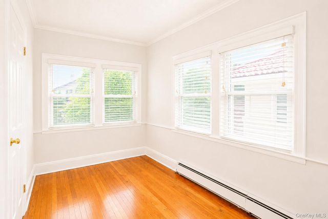 15 W Walnut Street, Long Beach, NY 11561