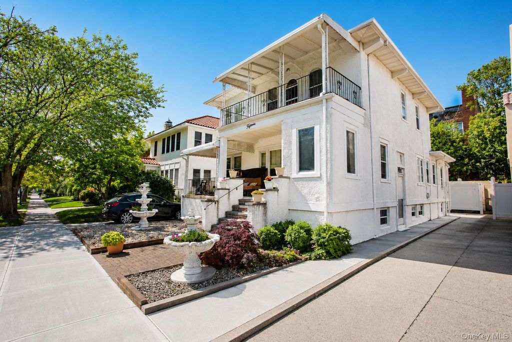 15 W Walnut Street, Long Beach, NY 11561