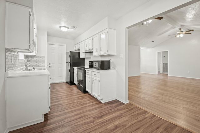 16426 Forest Bend Avenue, Friendswood, TX 77546