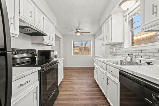 16426 Forest Bend Avenue, Friendswood, TX 77546