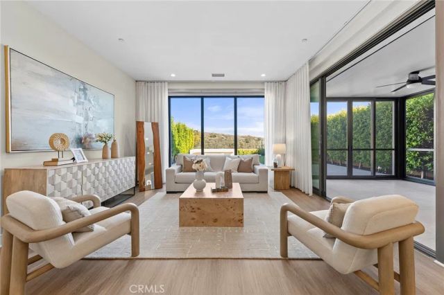 130 Tomahawk, Irvine, CA 92618