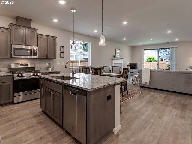 472 Sw 16TH Ave, Canby, OR 97013