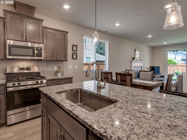 472 Sw 16TH Ave, Canby, OR 97013