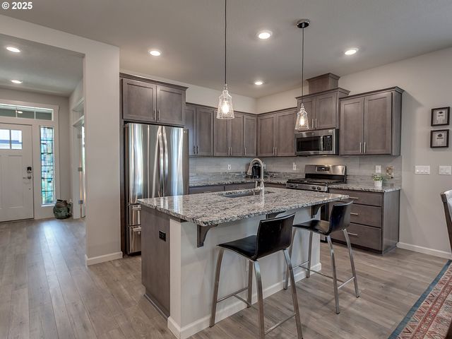 472 Sw 16TH Ave, Canby, OR 97013