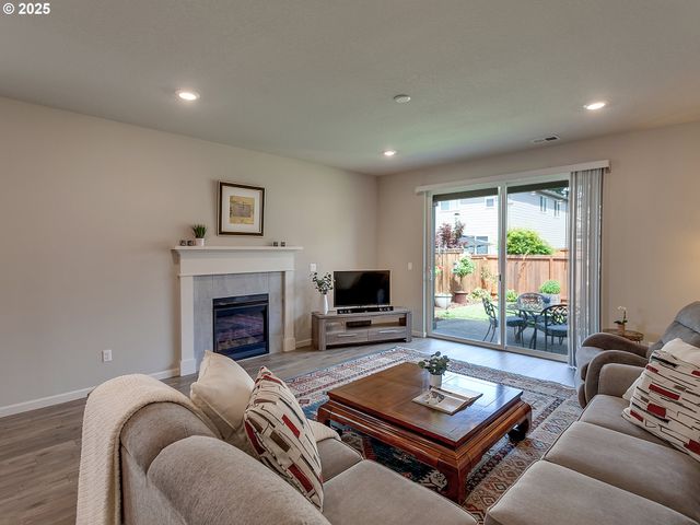 472 Sw 16TH Ave, Canby, OR 97013