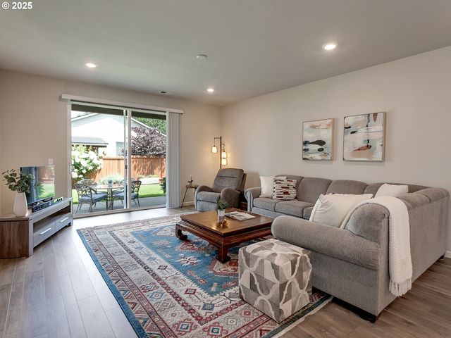 472 Sw 16TH Ave, Canby, OR 97013