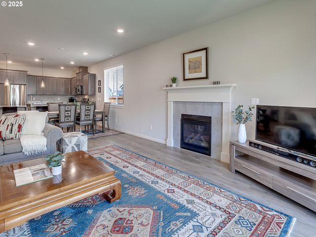 472 Sw 16TH Ave, Canby, OR 97013