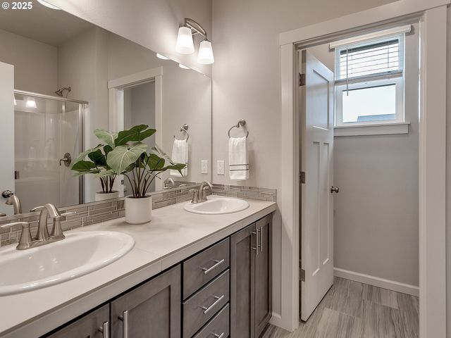 472 Sw 16TH Ave, Canby, OR 97013