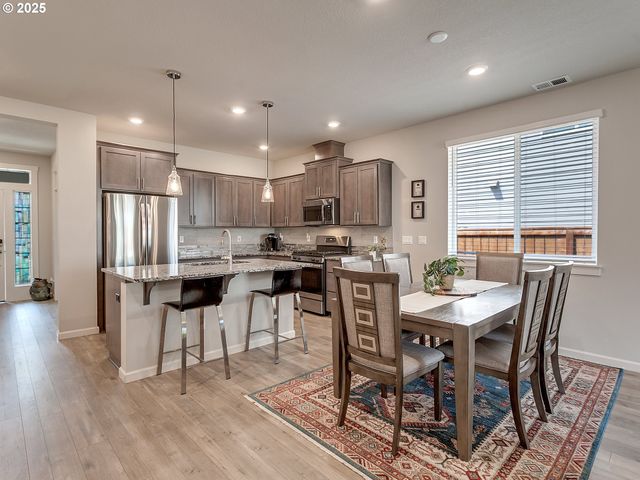 472 Sw 16TH Ave, Canby, OR 97013