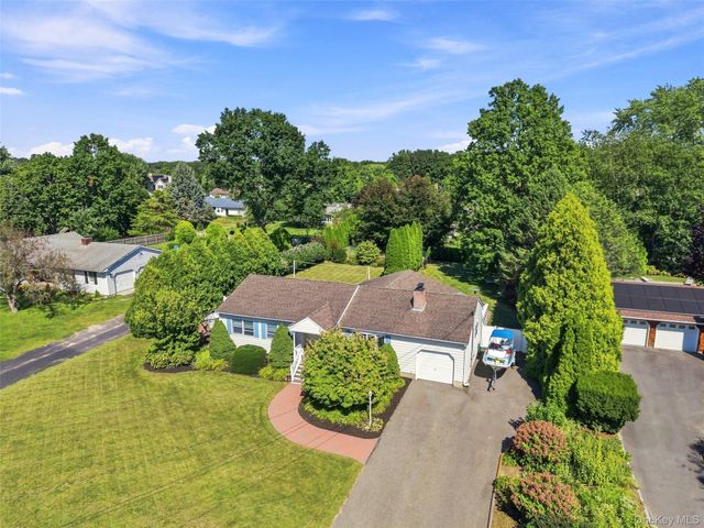 1035 Theresa Drive, Mattituck, NY 11952