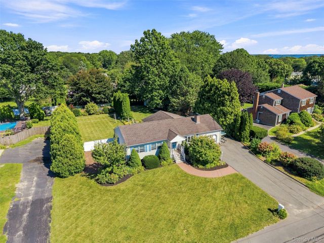 1035 Theresa Drive, Mattituck, NY 11952