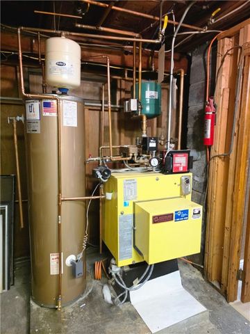 473 River Road, Lincoln, RI 02865