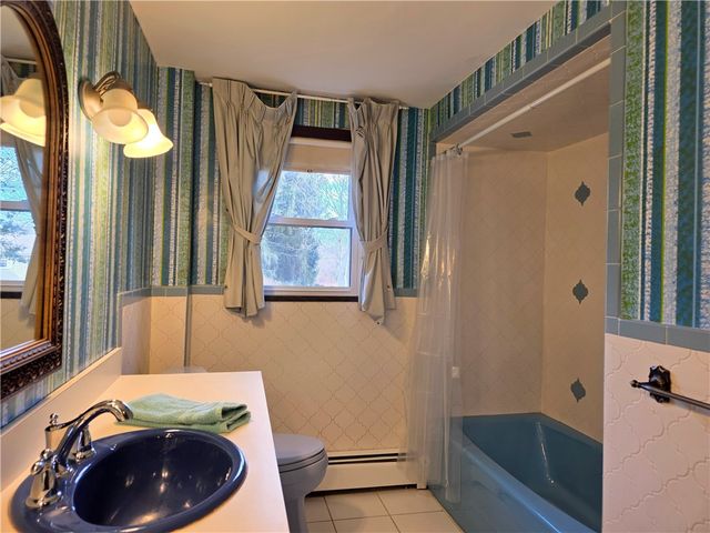 473 River Road, Lincoln, RI 02865