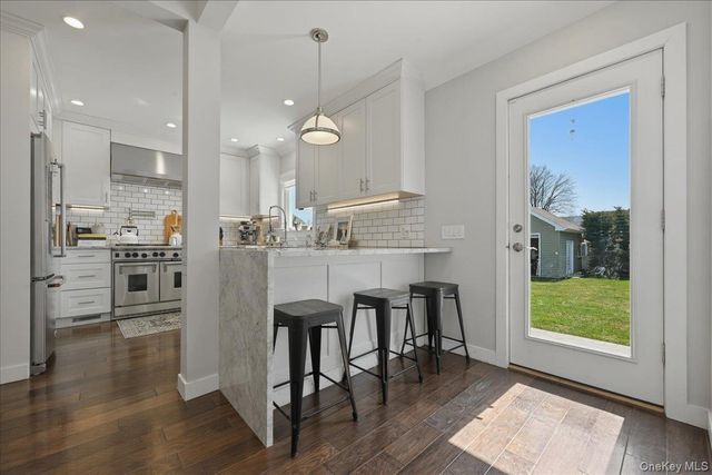 98 Vincent Place, Lynbrook, NY 11563