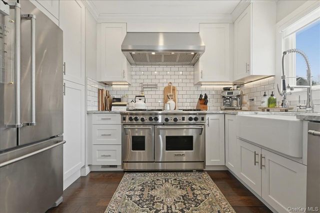 98 Vincent Place, Lynbrook, NY 11563