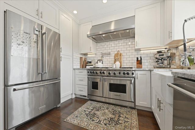 98 Vincent Place, Lynbrook, NY 11563