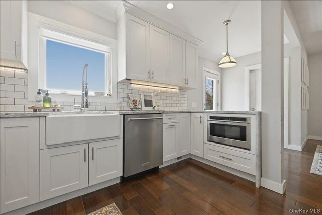 98 Vincent Place, Lynbrook, NY 11563