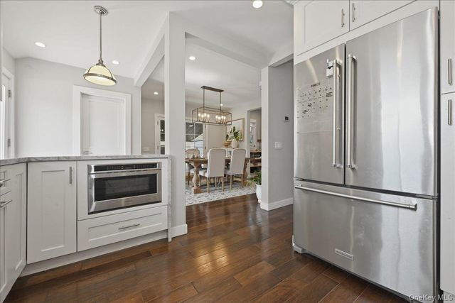 98 Vincent Place, Lynbrook, NY 11563