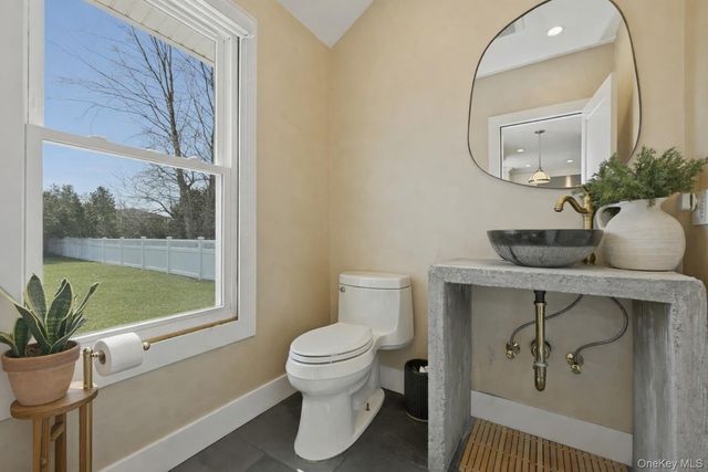 98 Vincent Place, Lynbrook, NY 11563