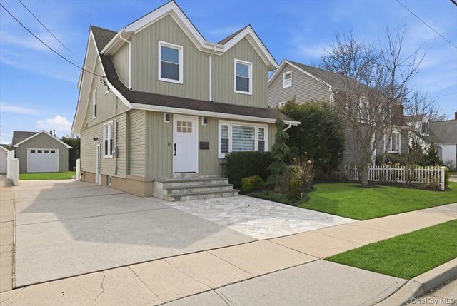 98 Vincent Place, Lynbrook, NY 11563