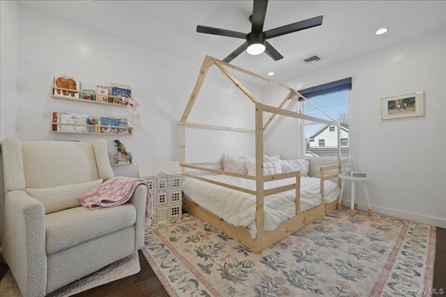 98 Vincent Place, Lynbrook, NY 11563