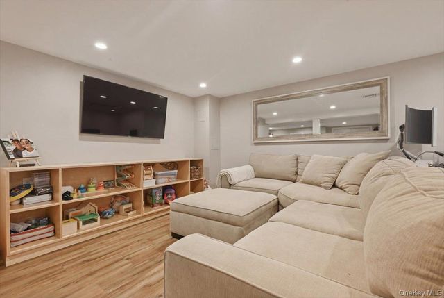 98 Vincent Place, Lynbrook, NY 11563