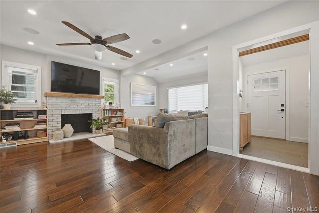 98 Vincent Place, Lynbrook, NY 11563