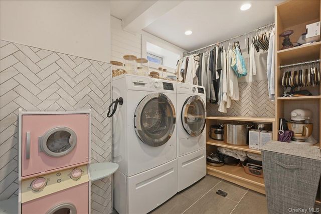 98 Vincent Place, Lynbrook, NY 11563