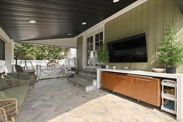 98 Vincent Place, Lynbrook, NY 11563