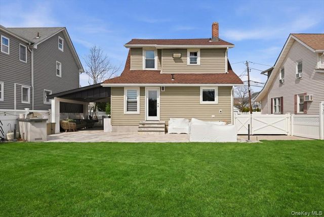 98 Vincent Place, Lynbrook, NY 11563