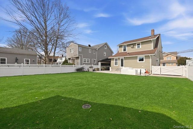 98 Vincent Place, Lynbrook, NY 11563