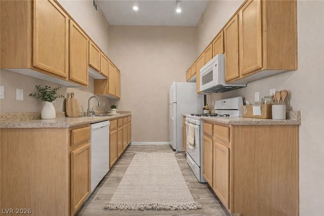 3361 Indian Shadow Street 201, Las Vegas, NV 89129