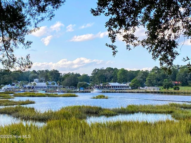 9150 Village Lake Drive, Calabash, NC 28467