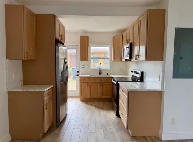 24 SW 10th Avenue, Delray Beach, FL 33444