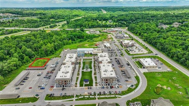 15425 Old Town Drive, Parkville, MO 64152