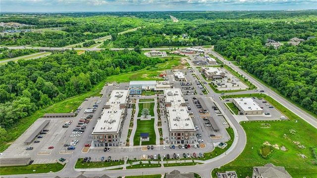 15425 Old Town Drive, Parkville, MO 64152