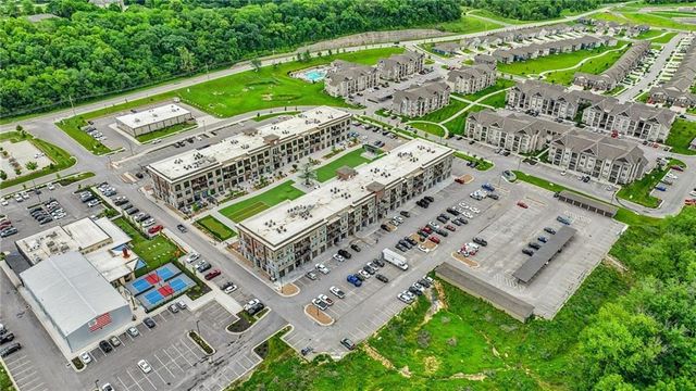 15425 Old Town Drive, Parkville, MO 64152