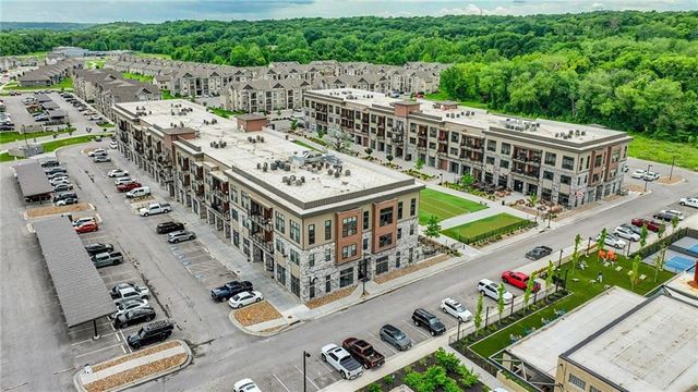 15425 Old Town Drive, Parkville, MO 64152