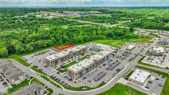 15425 Old Town Drive, Parkville, MO 64152