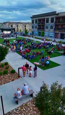 15425 Old Town Drive, Parkville, MO 64152