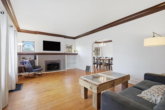 2911 21ST Avenue, Rock Island, IL 61201