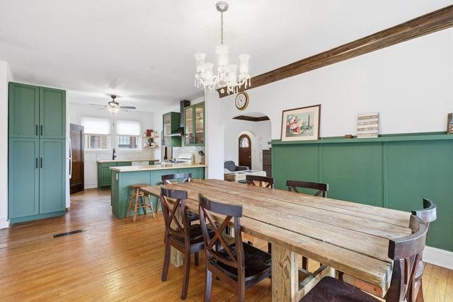 2911 21ST Avenue, Rock Island, IL 61201