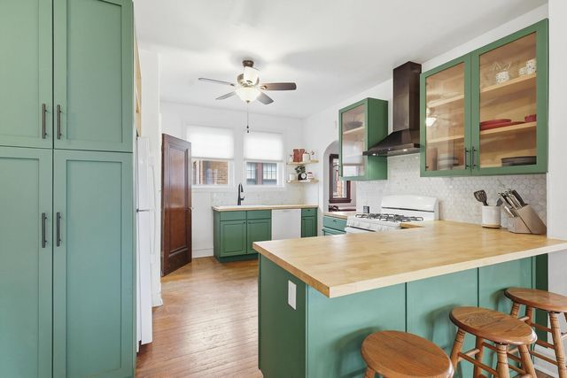 2911 21ST Avenue, Rock Island, IL 61201