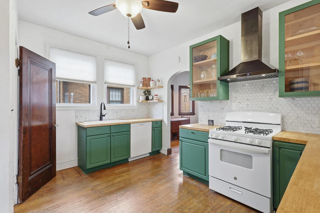 2911 21ST Avenue, Rock Island, IL 61201